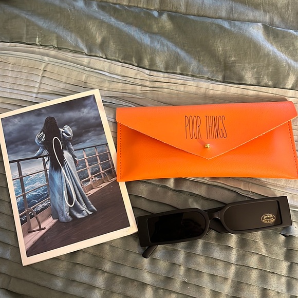 Poor things sunglasses and cards - Picture 1 of 5